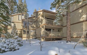 Exterior - Spacious 4-bedroom condo with WiFi, fitness room in charming Kings Beach (Kings Beach)