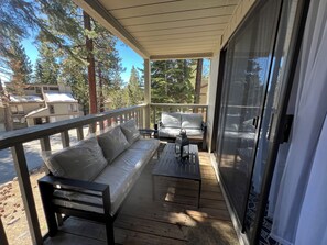 Property grounds - Spacious 4-bedroom condo with WiFi, fitness room in charming Kings Beach (Kings Beach)