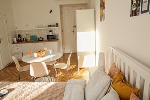 Studio Confort, vue ville | Coin séjour