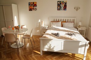 Studio Confort, vue ville | Coin séjour