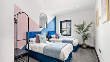 4 bedrooms, iron/ironing board, WiFi, bed sheets