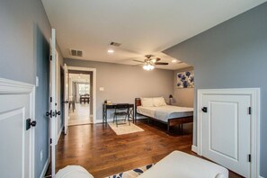 1 chambre, bureau, fer et planche à repasser, Wi-Fi