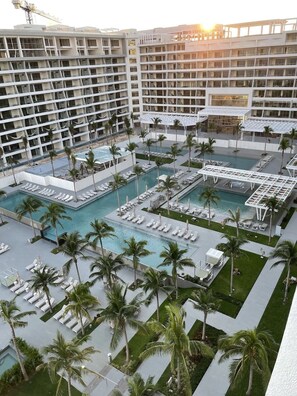 Pool - Garza Blanca 2 Bedroom Beach Suite with ocean-facing deck. (Cancún)