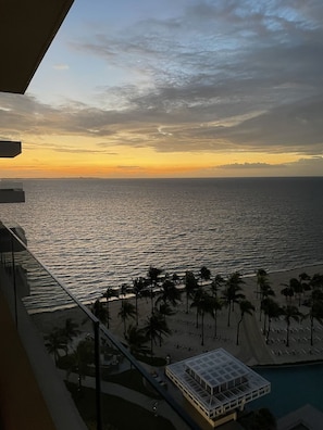 Property grounds - Garza Blanca 2 Bedroom Beach Suite with ocean-facing deck. (Cancún)