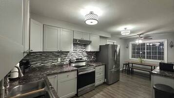 Micro-ondes, cafetière/bouilloire