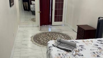 3 bedrooms, iron/ironing board, free WiFi, bed sheets