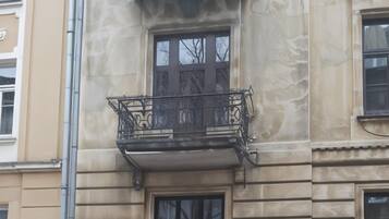 Studio Confort, 1 lit double, coin cuisine, vue ville | Vue sur la rue