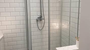 Studio Comfort - 1 dubbelsäng - pentry - utsikt mot staden | Badrum