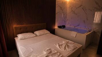 Apartamento, sacada, vista para a cidade | 2 quartos, roupa de cama