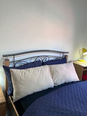 1 chambre, fer et planche à repasser, Wi-Fi gratuit, draps fournis