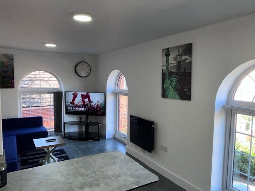 Classic Nest-Sleeps 6-Free Parking-High Speed WiFi