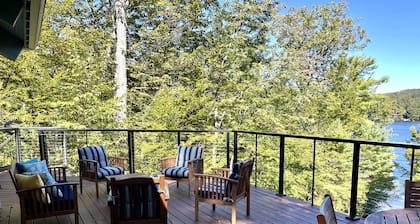 Lakefront family-friendly 4+ bedroom house on Little Squam