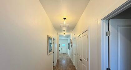 Urban Oasis 403 Sleeps 6!