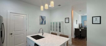 Urban Oasis 403 Sleeps 6!