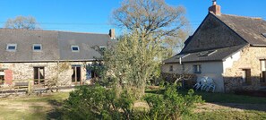 Exterior - Mézon Jules, ideal for families (Teillay)