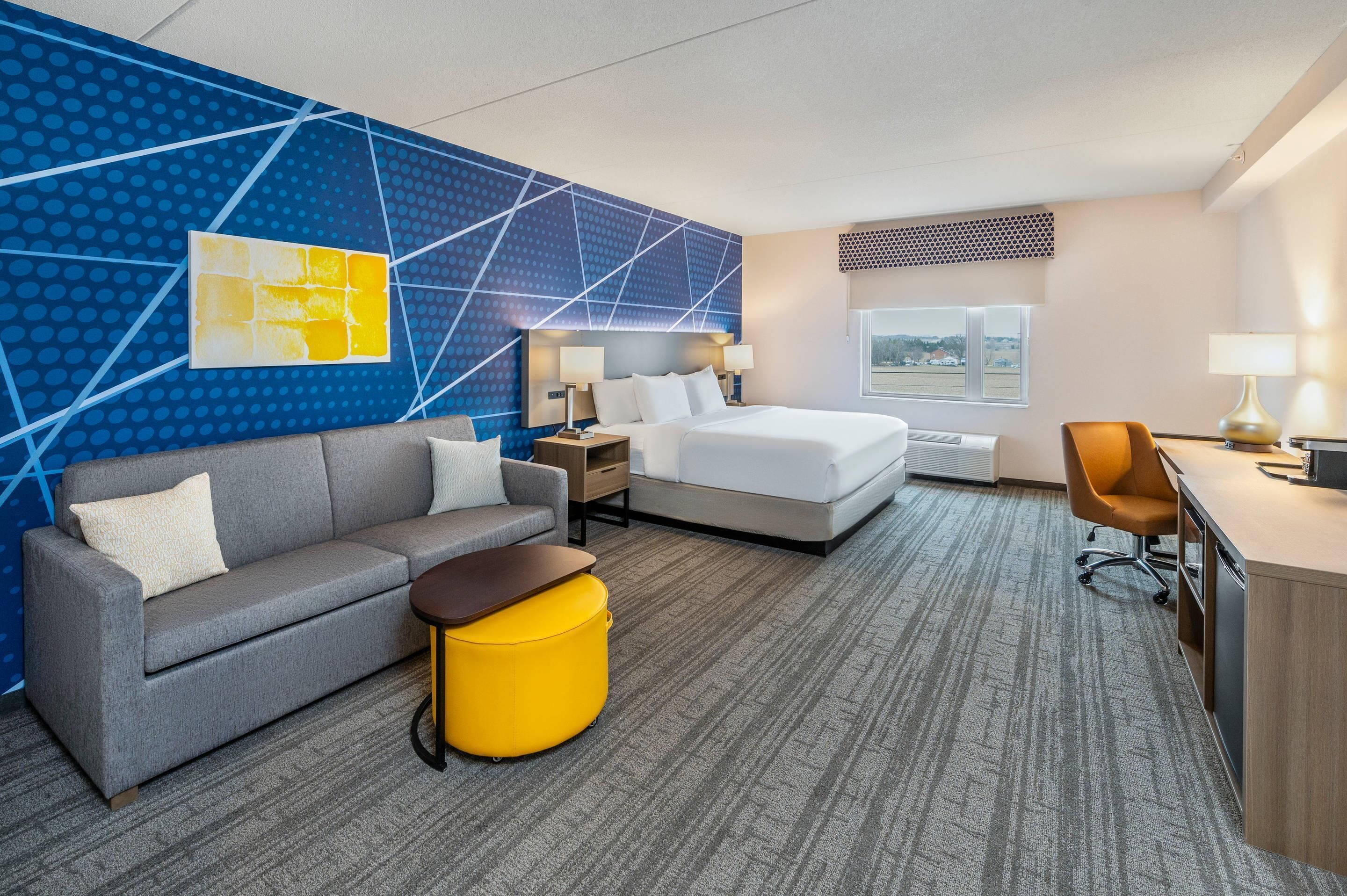 أغطية فراش متميزة وألحفة محشوة بالريش ومكتب وستائر تعتيم