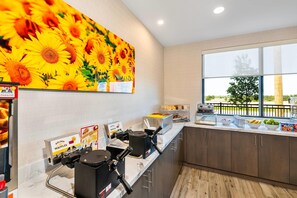 Free daily full breakfast - Comfort Inn & Suites (Bradford)