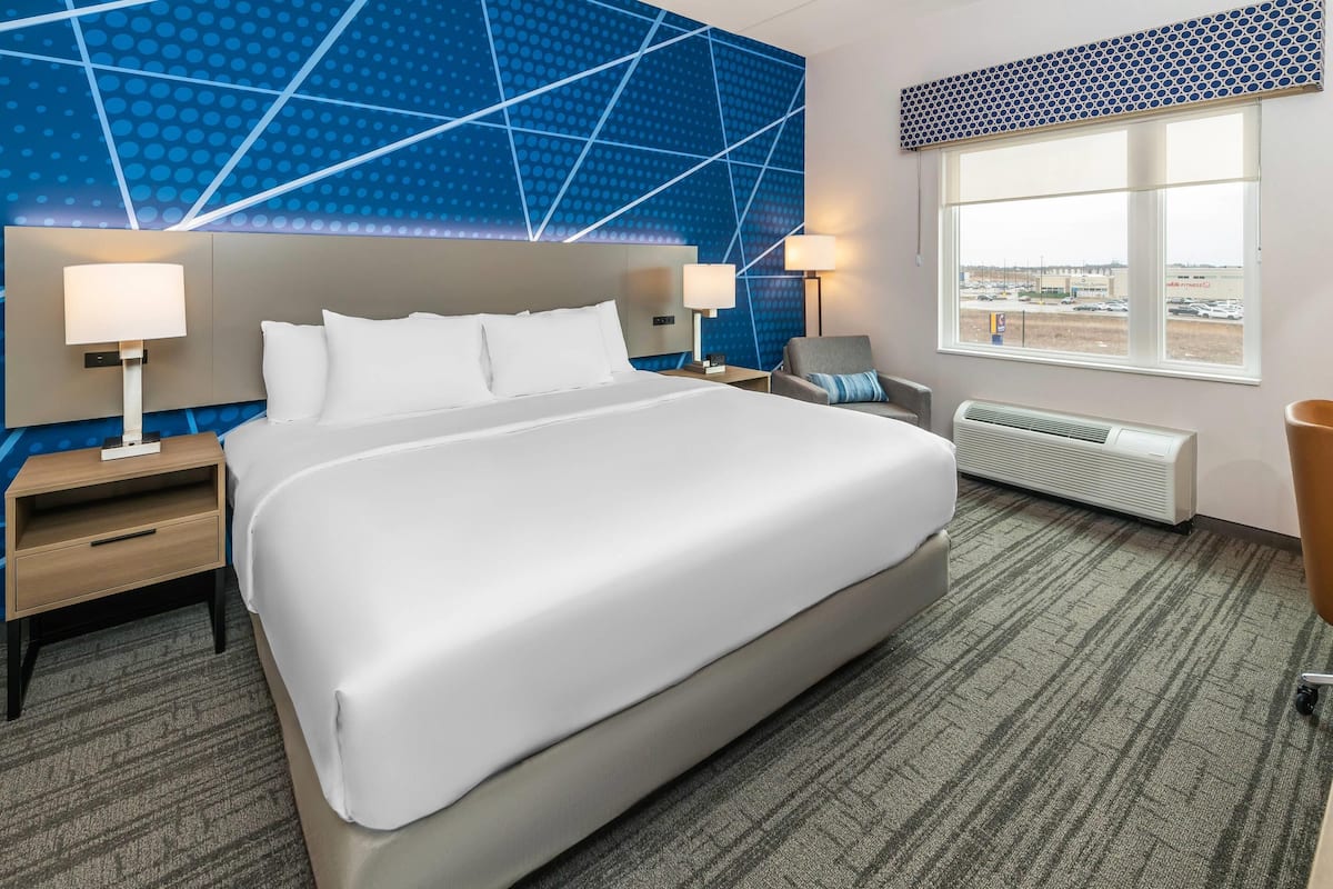 Premium bedding, down comforters, desk, blackout drapes