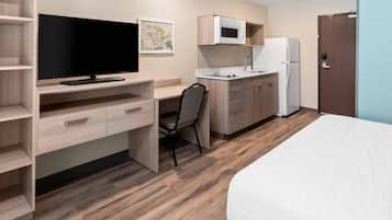 Kamer, 1 queensize bed, niet-roken (Efficiency) | Een bureau, een strijkplank/strijkijzer, gratis wifi, beddengoed