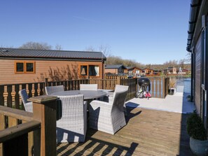 Outdoor dining - Coniston View Lodge (Carnforth)