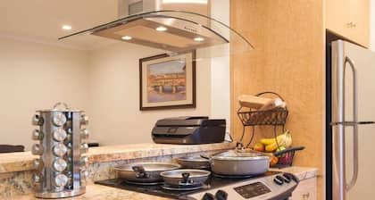 Chic 1-bedroom apartment with AC, WiFi in fabulous West Hollywood