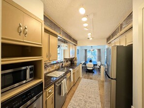 Casa, diversos llits, accés a la piscina, vistes a la piscina (Casa Tortuga) | Cuina privada | Frigorífic, microones, forn i placa de cuina