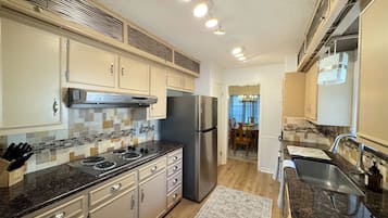 Casa, letti multipli, accesso alla piscina, vista piscina (Casa Tortuga) | Cucina privata | Frigorifero, microonde, forno, piano cottura