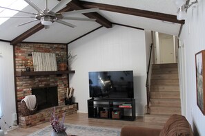 Televisión de pantalla plana, chimenea