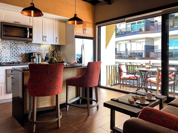 Mikroaaltouuni, uuni, liesi, astianpesukone