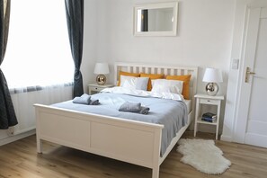 Comfort-studiolejlighed - 1 dobbeltseng med sovesofa - tekøkken - byudsigt | Gratis Wi-Fi