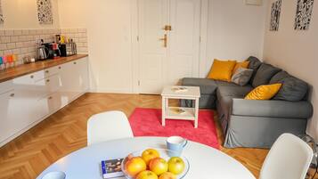 Comfort Studio, 1 Double Bed with Sofa bed, Kitchenette, City View | Living area