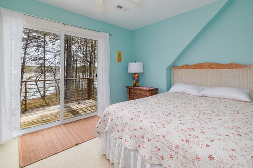 Lakefront, Dock, Kayaks, Paddle Boards, Pet Friendly, Fire pit