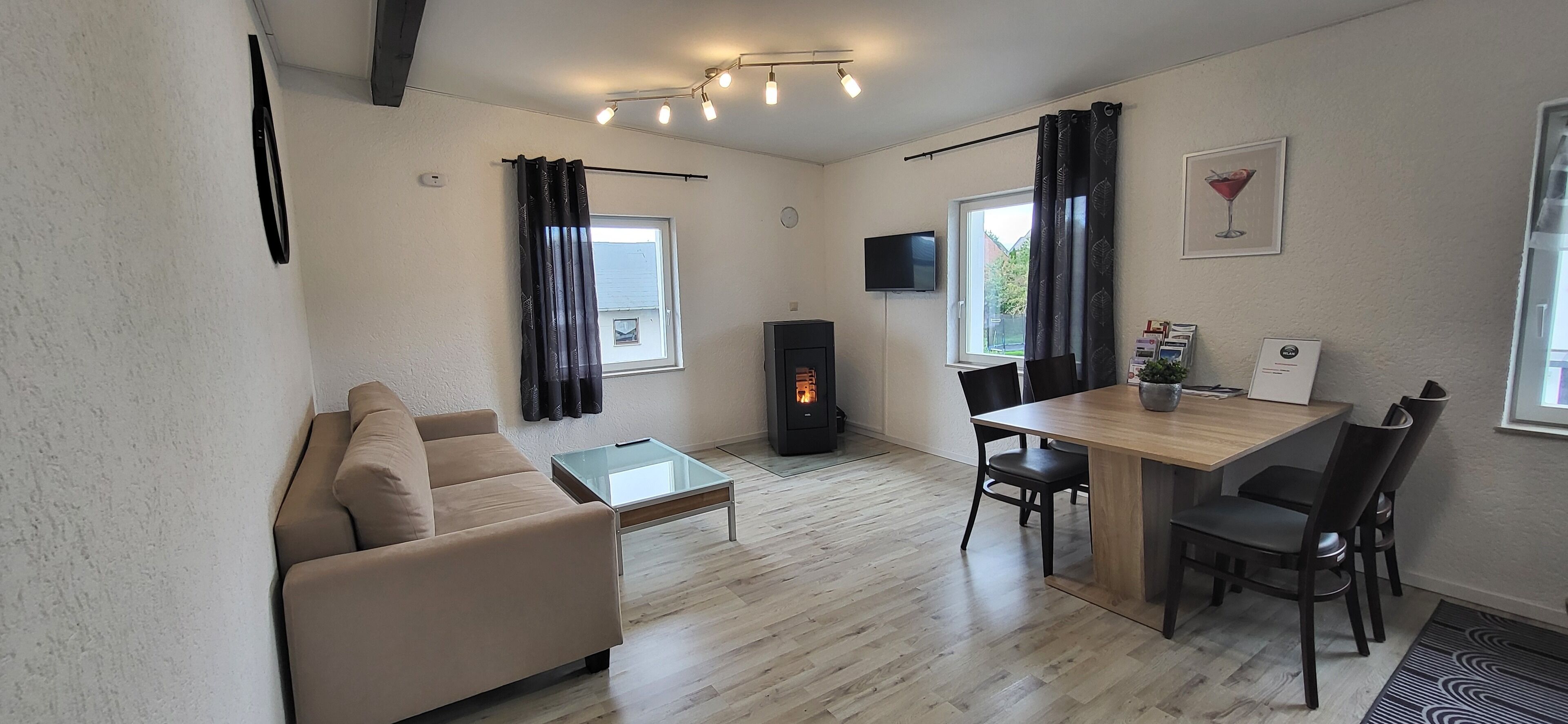 Televisión y chimenea 