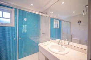 Villa | Bathroom