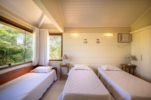 Villa | 4 bedrooms, individually decorated, individually furnished - Bz21 Casa com Jacuzzi e churrasqueira (Buzios)