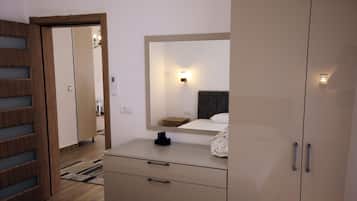 2 bedrooms, iron/ironing board, free WiFi, bed sheets
