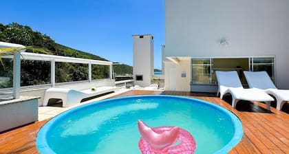 Cobertura com Piscina na praia de Bombas