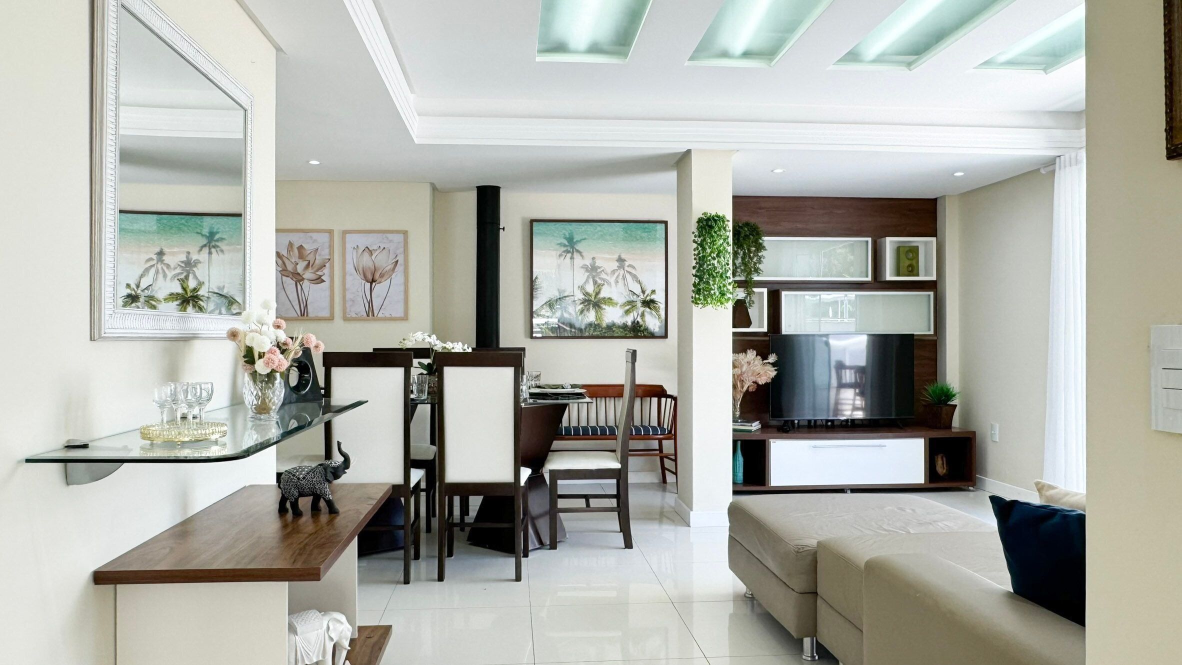 Apartment | Living area | Fireplace