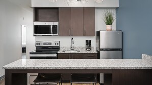Private kitchen - stayAPT Suites Fayetteville (Fayetteville)
