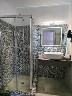 Comfort Apartment | Bathroom