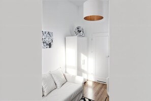 Comfort Studio, 1 Double Bed, Kitchenette, City View | Living area