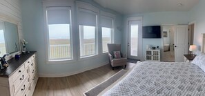 4 bedrooms, iron/ironing board, travel crib, free WiFi