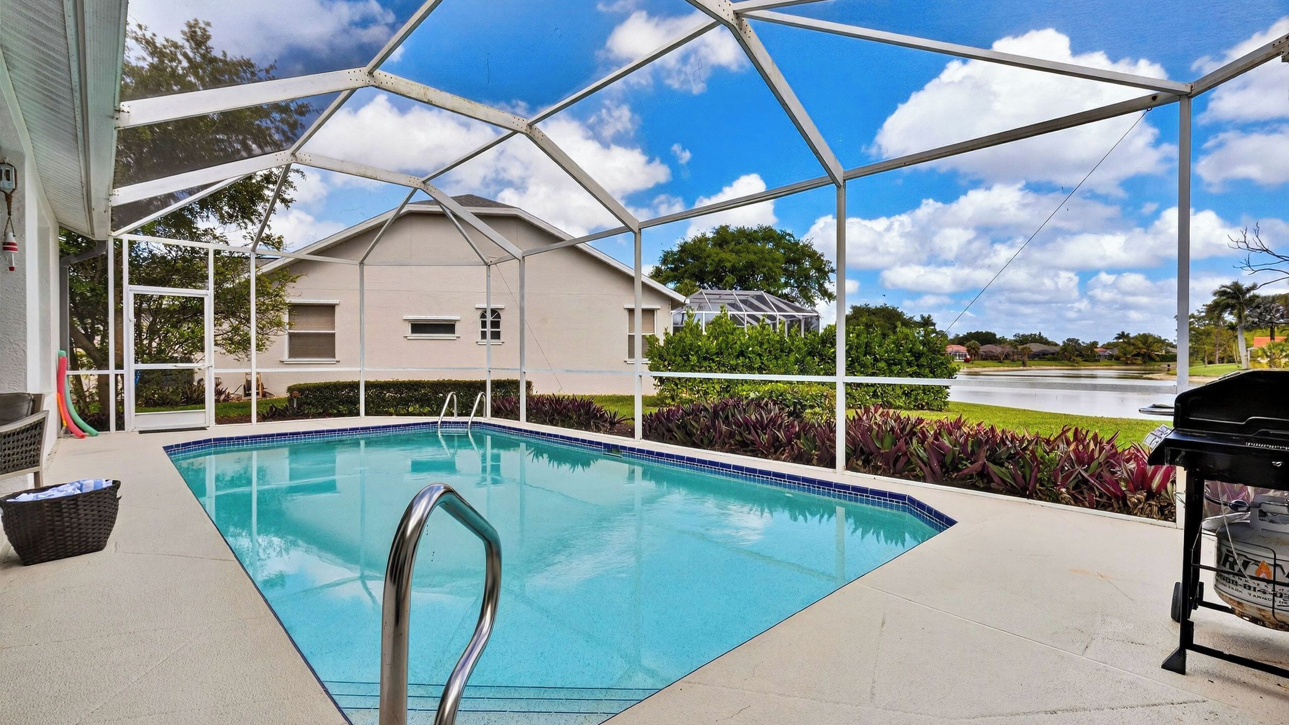 House (3 Bedrooms) | Front of property