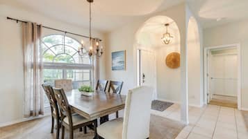 House (3 Bedrooms) | Interior