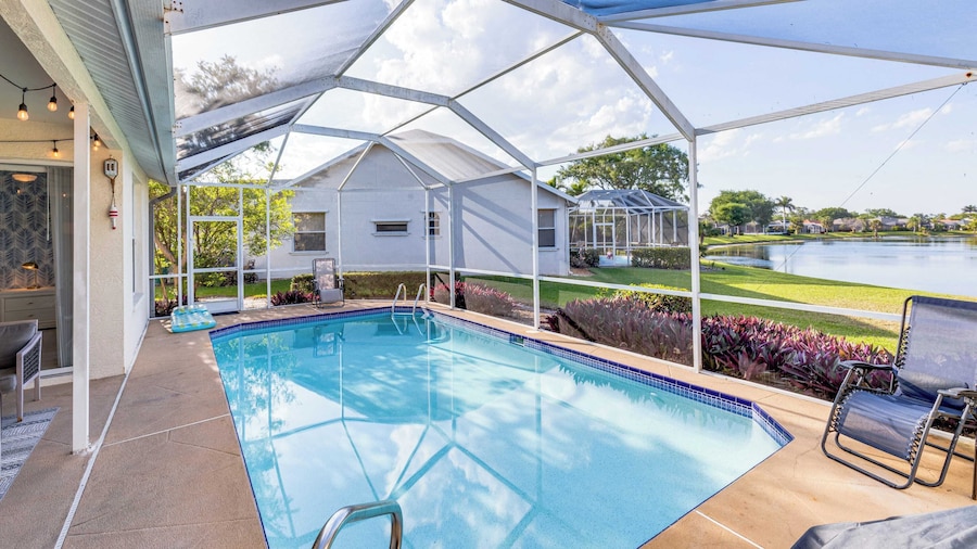 Private Pool, Pond Views, & Bonus Lounge in Gated Naples Community Drive to Dining & Sand