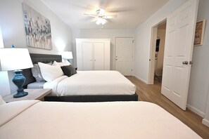 1 bedroom, iron/ironing board, WiFi, bed sheets - The Austin Vacation (Austin)