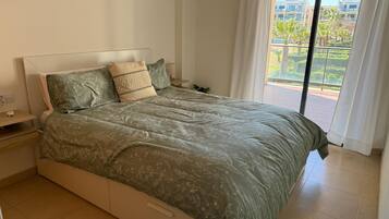 2 slaapkamers, een strijkplank/strijkijzer, wifi, beddengoed