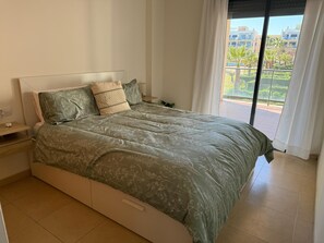 2 slaapkamers, een strijkplank/strijkijzer, wifi, beddengoed