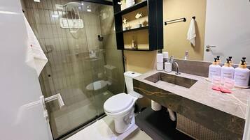 Basic Apartment | Bathroom