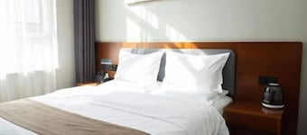 Home Inn Huayi (Linyi Lanling Yucai Road)